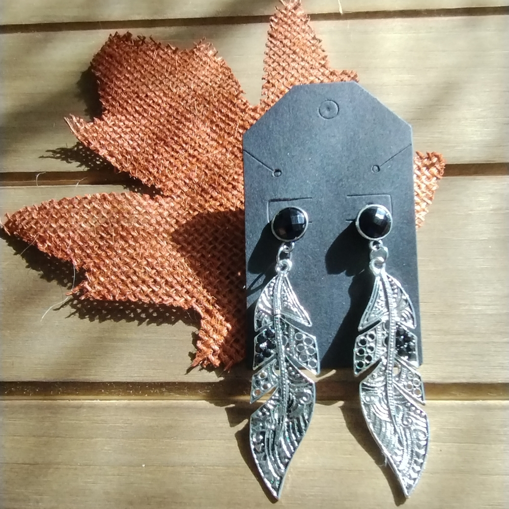 Silver And Black Rhinestone Leaf Pattern Earrings - image 8